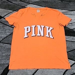 VS PINK 2018 ORANGE LOGO NOTCH V-NECK CAMPUS TEE-SHIRT